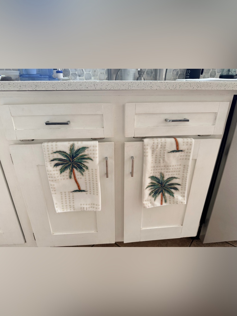 NWOT-Set of 2 Palm Tree Kitchen Towels - Green & Brown Tropical Print